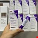  کرم دور چشم ضد چروک و آبرسان سراوی اسکین رنیوینگ با فرمولاسیون پیشرفته، به‌طور ویژه برای ناحیه حساس اطراف چشم طراحی شده است. این محصول با ترکیب پپتیدهای ضد پیری، هیالورونیک اسید، نیاسینامید، کافئین و سرامیدها، به کاهش چین‌وچروک‌ها، تیرگی و پف زیر چشم کمک می‌کند و پوست اطراف چشم را آبرسانی و تقویت می‌کند.